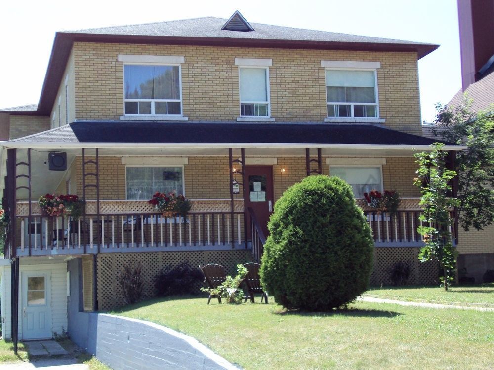 Auberge Du Presbytere De Riviere-Eternite Riviere Eternite Екстер'єр фото
