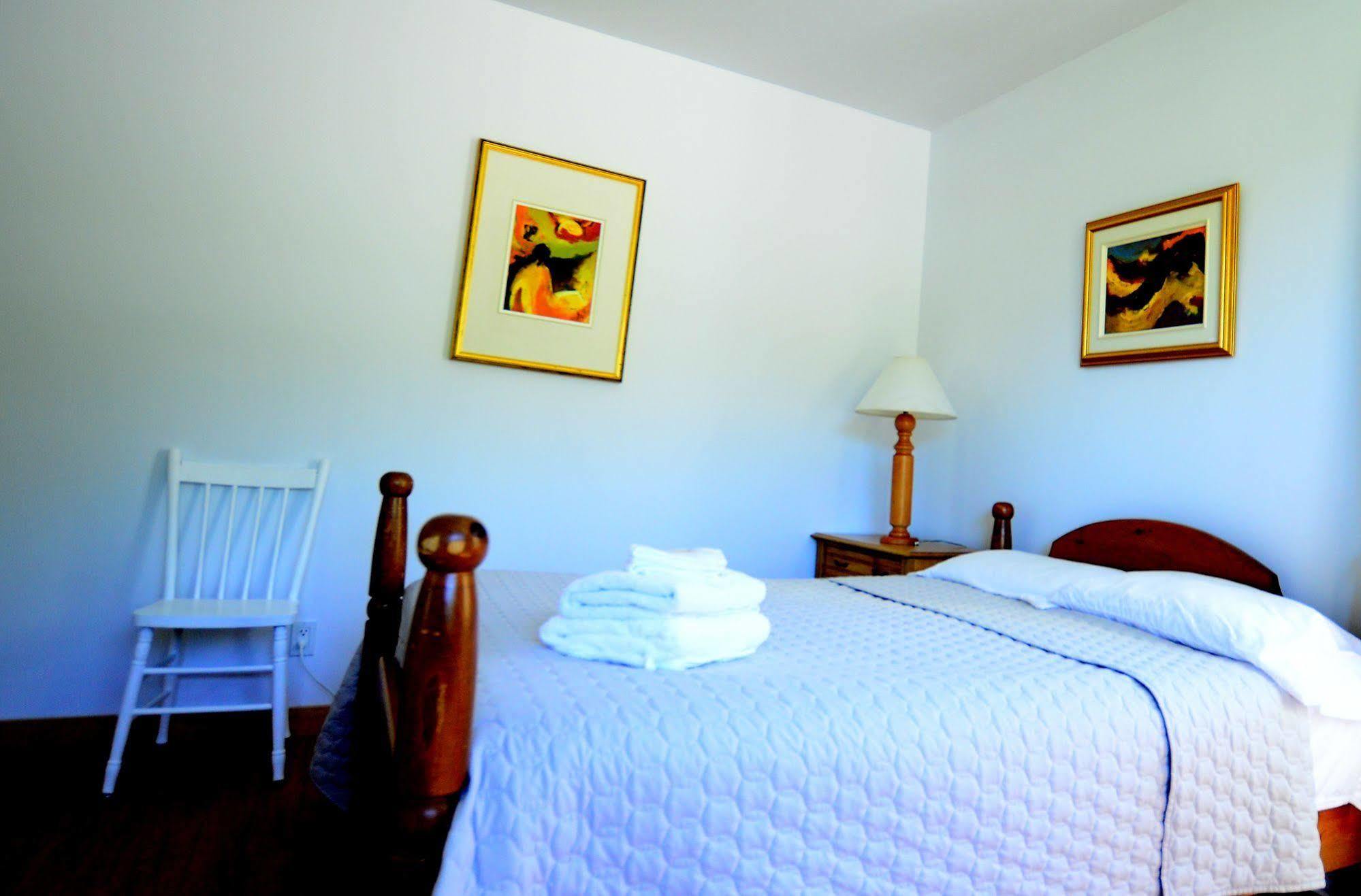 Auberge Du Presbytere De Riviere-Eternite Riviere Eternite Екстер'єр фото