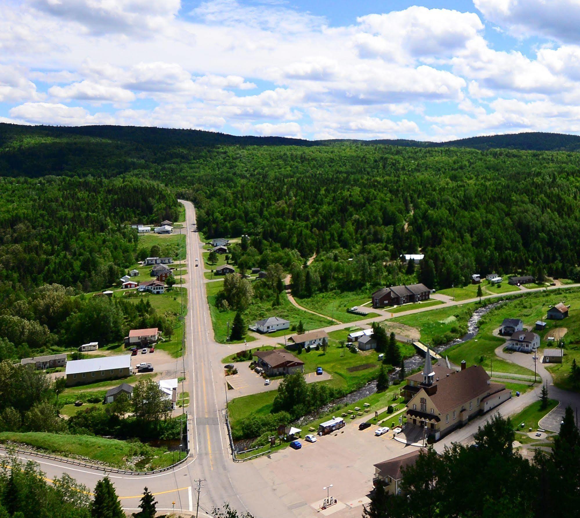 Auberge Du Presbytere De Riviere-Eternite Riviere Eternite Екстер'єр фото