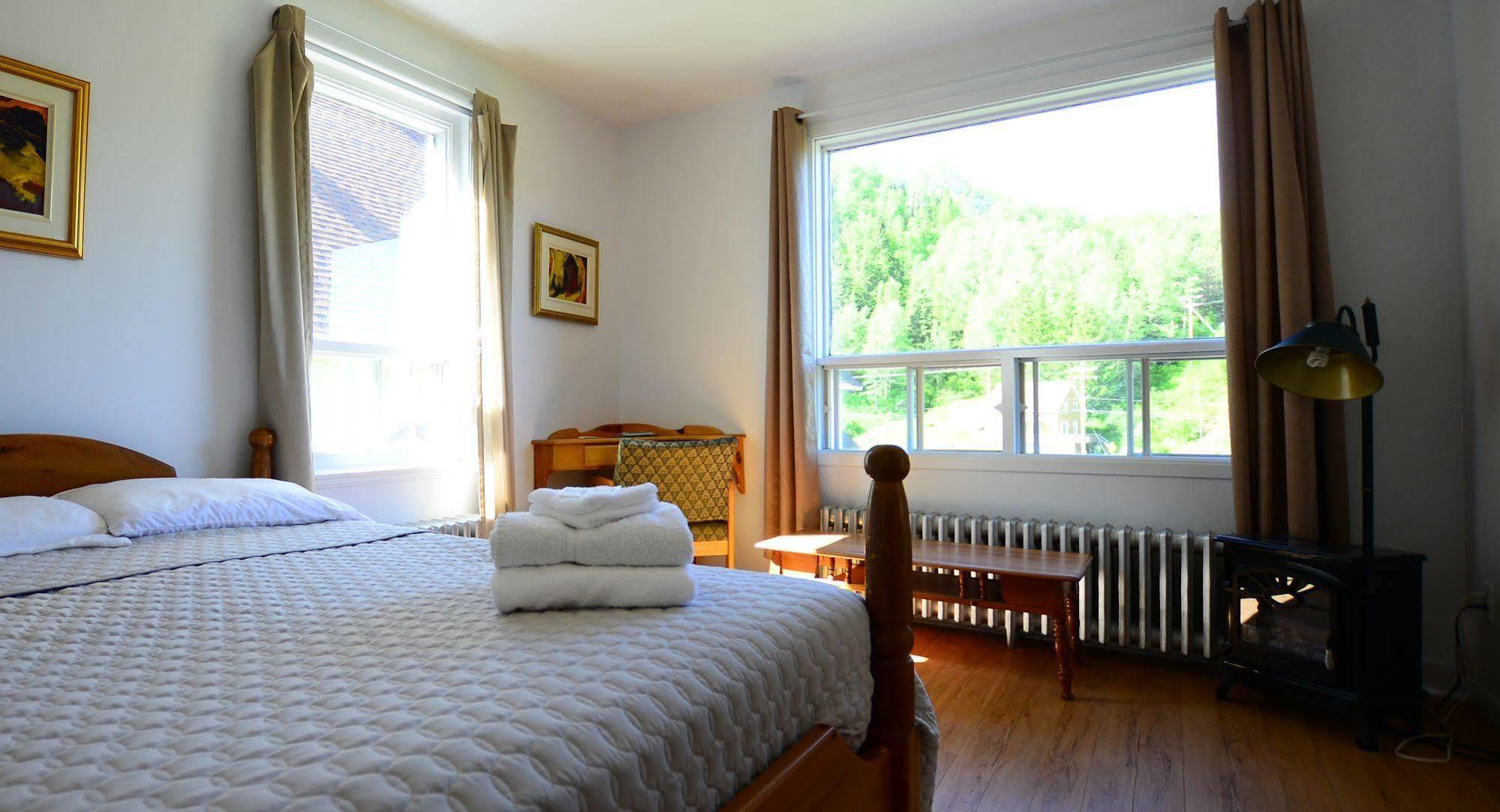 Auberge Du Presbytere De Riviere-Eternite Riviere Eternite Екстер'єр фото