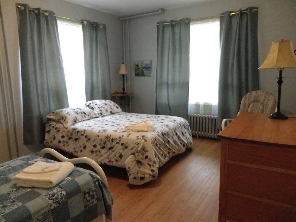 Auberge Du Presbytere De Riviere-Eternite Riviere Eternite Екстер'єр фото